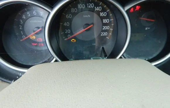 Nissan Tiida C11 Speedometer (instrument cluster) 
