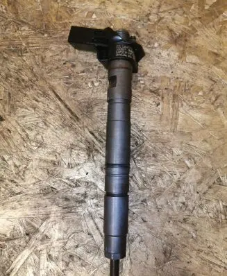 Volkswagen Jetta VI Fuel injector 03L130277A 0445116011