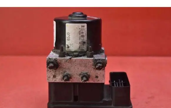 Suzuki Grand Vitara II ABS Pump 65J9