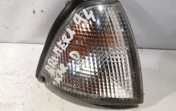 Nissan Primera Front indicator light 21024548