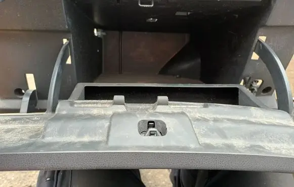 Nissan Qashqai Glove box set 