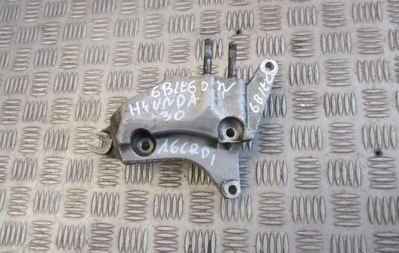 Hyundai i30 Gearbox mounting bracket