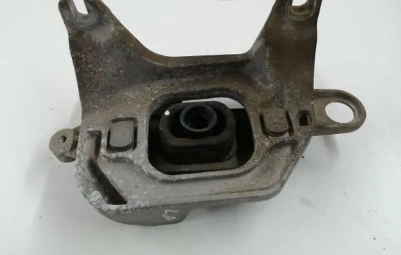 Nissan Qashqai Engine mounting bracket 112221641R