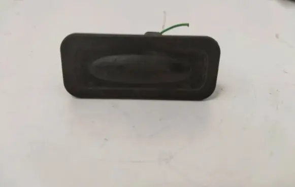 Renault Clio III Tailgate opening switch 8200076256 88000001