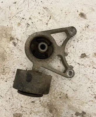 Land Rover Freelander Rear differential mounting bracket 