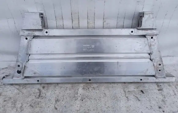 Volvo XC40 Engine mount bracket