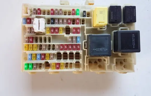 Nissan Qashqai J12 Fuse module 243506RA0B