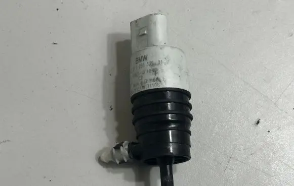 BMW 5 G30 G31 Windscreen/windshield washer pump 7298309