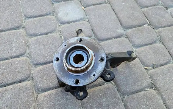 Opel Mokka B Front wheel hub spindle knuckle