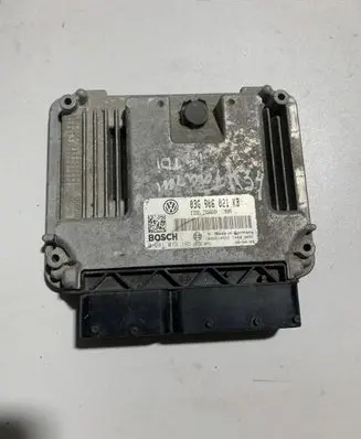 Volkswagen Touran I Engine control unit/module 03G906021KB 0281013195