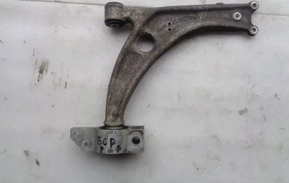 Volkswagen PASSAT B6 Front lower control arm/wishbone 864535436