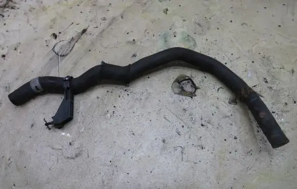 Toyota Avensis T270 Engine coolant pipe/hose
