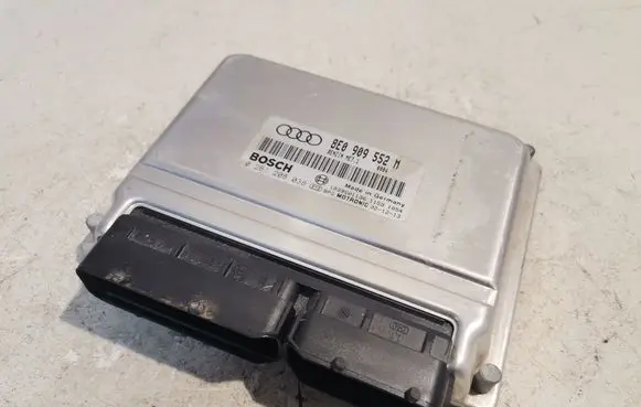 Audi A4 S4 B6 8E 8H Engine control unit/module 8E0909552M 0261208038