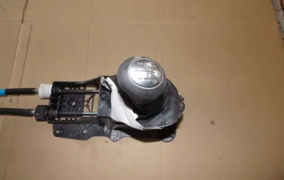 Renault Megane III Gear shift cable linkage