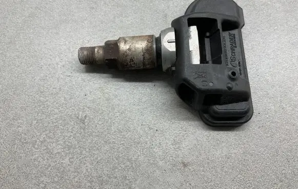 Mercedes-Benz E W212 Tire pressure sensor 2546AGG4 2013DJ5531 CCAJ13LP0300T2