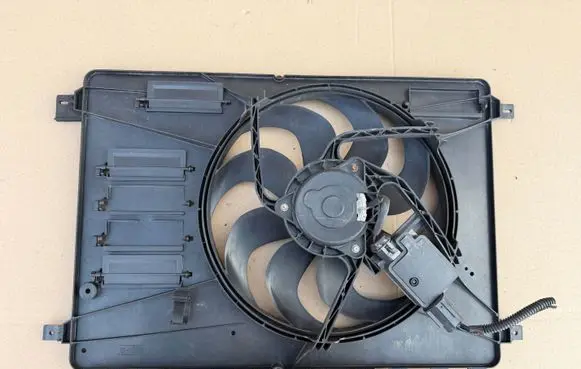 Ford Kuga I Radiator cooling fan shroud 6G918C607PE