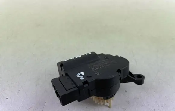 Skoda Superb B8 (3V) Air flap motor/actuator 5Q0907511K