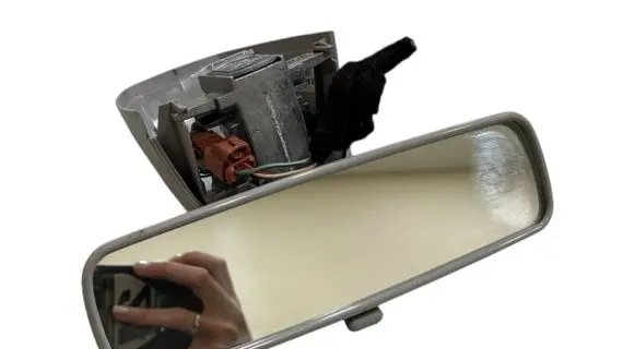 Rear view mirror (interior)