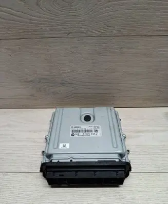 BMW 5 F10 F11 Engine control unit/module 1039S46975 0281017679 8513242