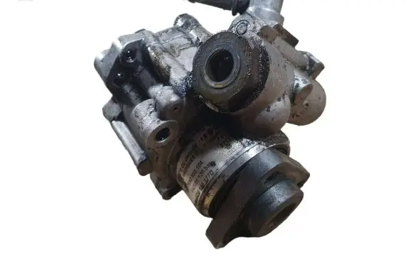 Volkswagen PASSAT B5.5 Power steering pump 8D0145177D
