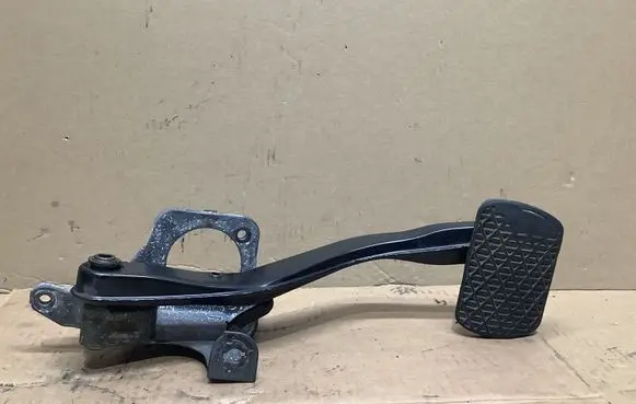 Mercedes-Benz E W211 Brake pedal A2112900119