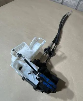 Hyundai Sonata Front door lock 813203K011