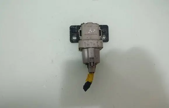 Hyundai Santa Fe Glow plug pre-heat relay 368332F155