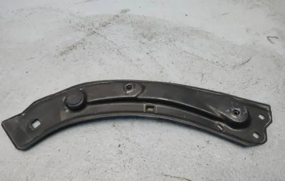 Audi Q3 8U Front bumper mounting bracket 8U0805931
