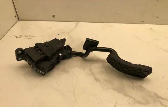 Audi A6 S6 C6 4F Accelerator throttle pedal 4F2721523 6PV00898402