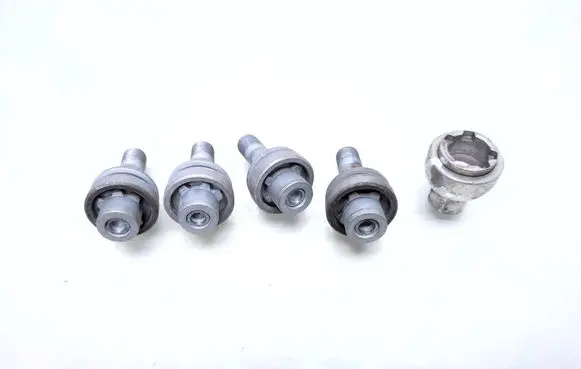 Opel Grandland X Anti-theft wheel nuts and lock 
