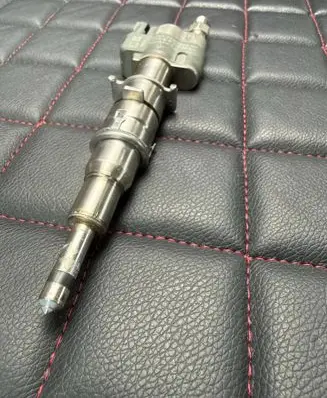 BMW 3 E90 E91 Fuel injector 7589048 758904809 10181010