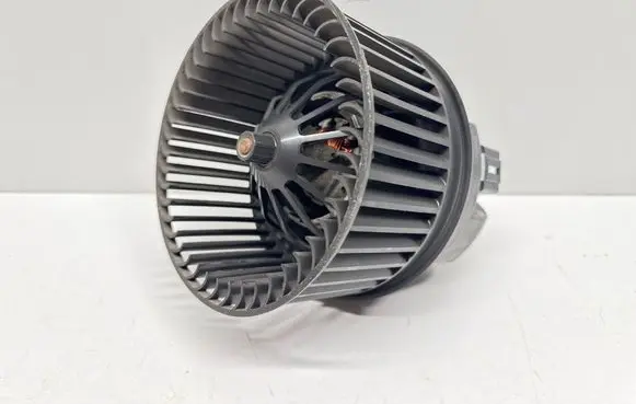 Ford Focus Heater fan/blower AV6N18456CA 42315902 0006489603