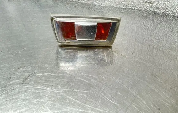 Opel Zafira B Front fender indicator light 13252455 13252456