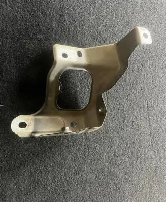 Tesla Model 3 Fender mounting bracket 1086016 108601700D