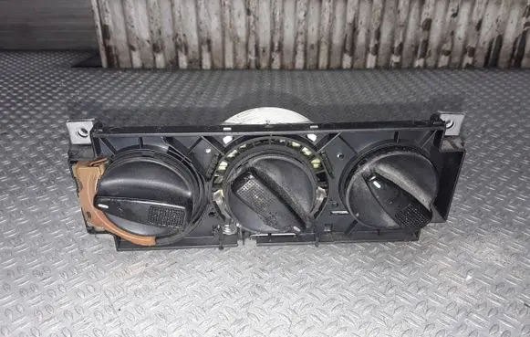 Volkswagen PASSAT B4 Climate control unit 3A0819045C