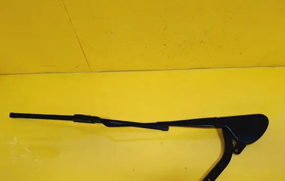 Mercedes-Benz C W203 Front wiper blade arm A2038200644