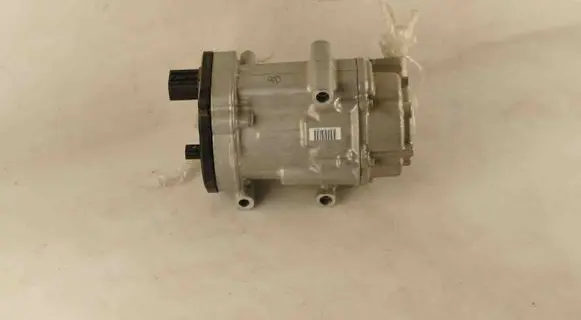 Toyota Camry VIII XV70 Air conditioning (A/C) compressor (pump) 0424000171