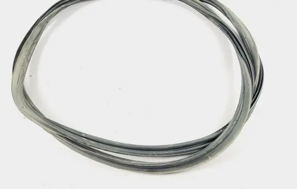Nissan Pathfinder R52 Loading door rubber seal (on body) 