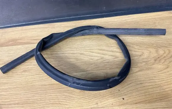 BMW 3 E90 E91 Engine compartment rubber 