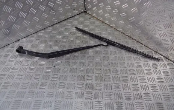 Chrysler Pacifica Front wiper blade arm