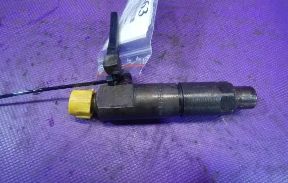Renault Master II Fuel injector KBE58S8