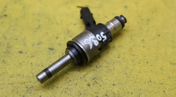 Audi A8 S8 D4 4H Fuel injector 06C906036F