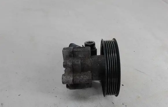 Opel Insignia A Power steering pump 55563329