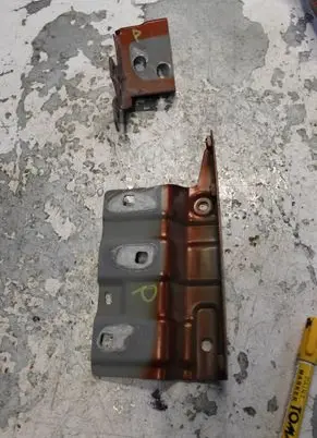 Dacia Jogger Fender mounting bracket