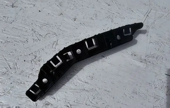 Peugeot 2008 II Front bumper mounting bracket 9825853680