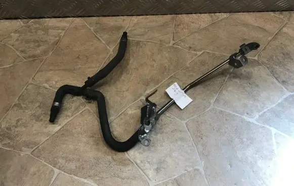 Mercedes-Benz E A207 Engine coolant pipe/hose A2125010925