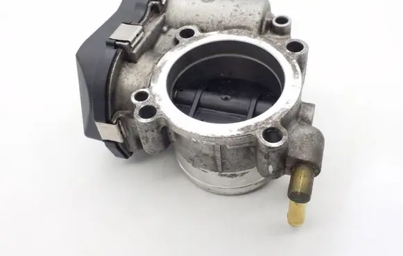 Volkswagen Jetta VI Throttle valve 06G133062J A2C53405184