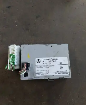 Mercedes-Benz E W211 Gateway control module A2115407445 A2114420027