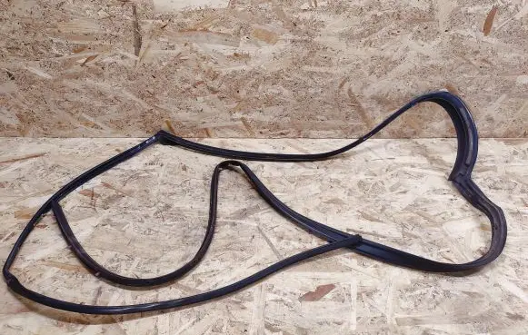 Maserati Quattroporte Rubber seal rear door 