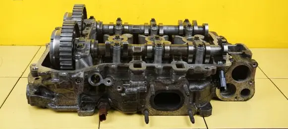 Peugeot 208 I Engine head 9671708880 KOMPLETNA
